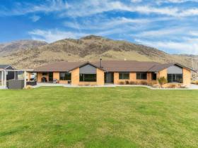 10 hardacre place, in the city: waitaki, city area: omarama, price: latitude: 44.4908, longitude